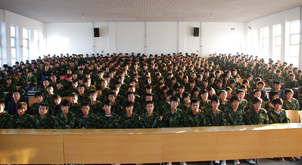 武汉拓展培训—军事化管理